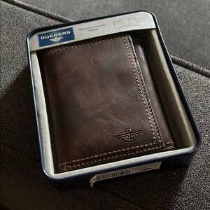 DOCKERS GENUINE LEATHER WALLET
